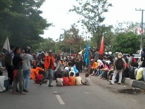 Aksi Damai Mahasiswa UNM